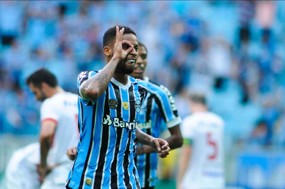 Grêmio joga bem, goleia São Luiz e confirma Gre-Nal na decisão do Gauchão