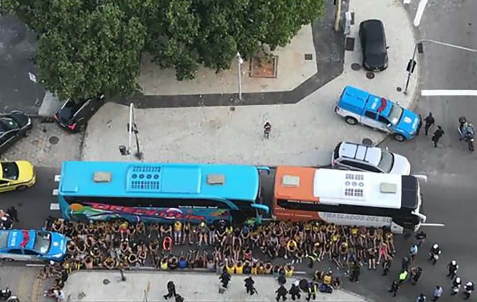Peñarol se posiciona sobre confrontos de torcidas no Rio de Janeiro