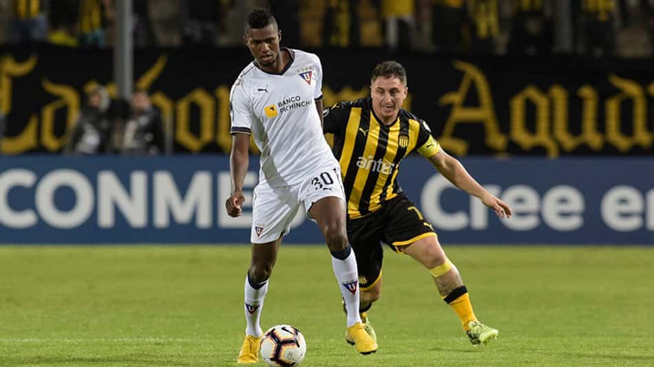 Peñarol vence LDU e agora é líder isolado no grupo do Flamengo