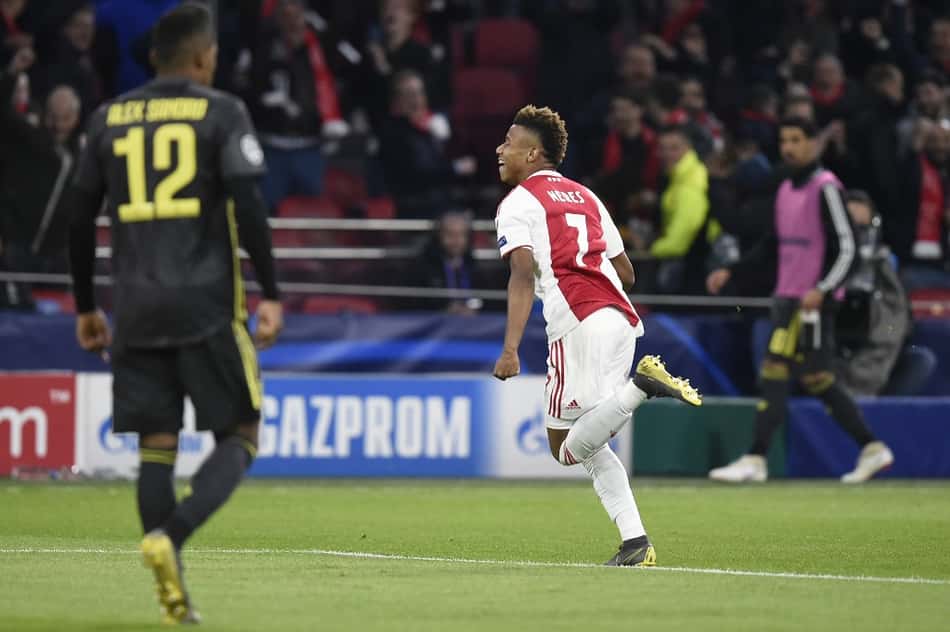 Com gols de CR7 e David Neres, Juventus e Ajax empatam na Holanda