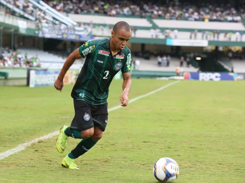 Sávio fala em 'confiança' e 'cabeça erguida' para duelo na final contra o Athletico