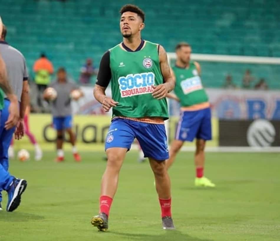 Douglas viaja para a Grécia e deve ser anunciado como reforço do PAOK