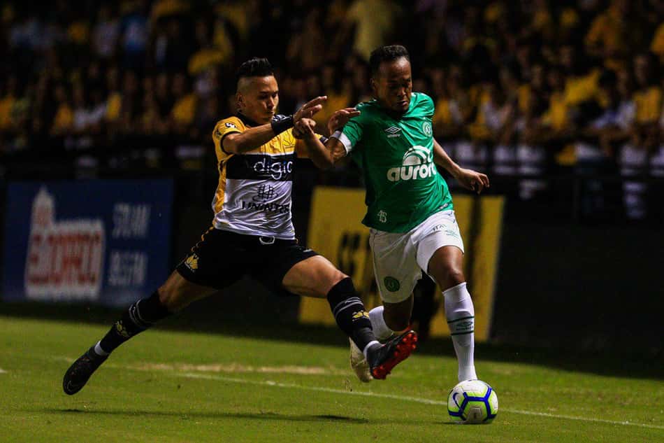 Chapecoense ganha do Criciúma e permanece na Copa do Brasil