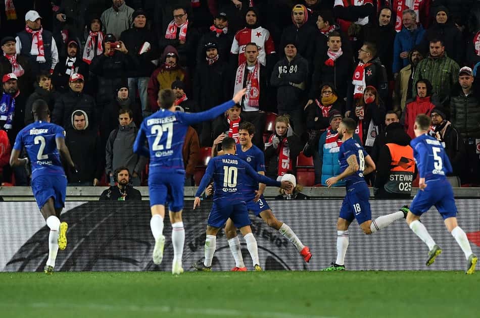 Chelsea sofre, mas arranca vitória no fim e abre vantagem na Liga Europa