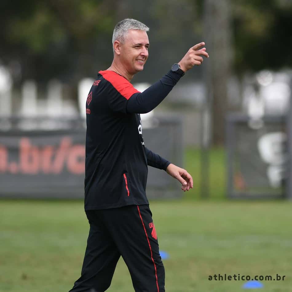 Tiago Nunes recusa oferta do Galo e gera bate-boca entre diretorias