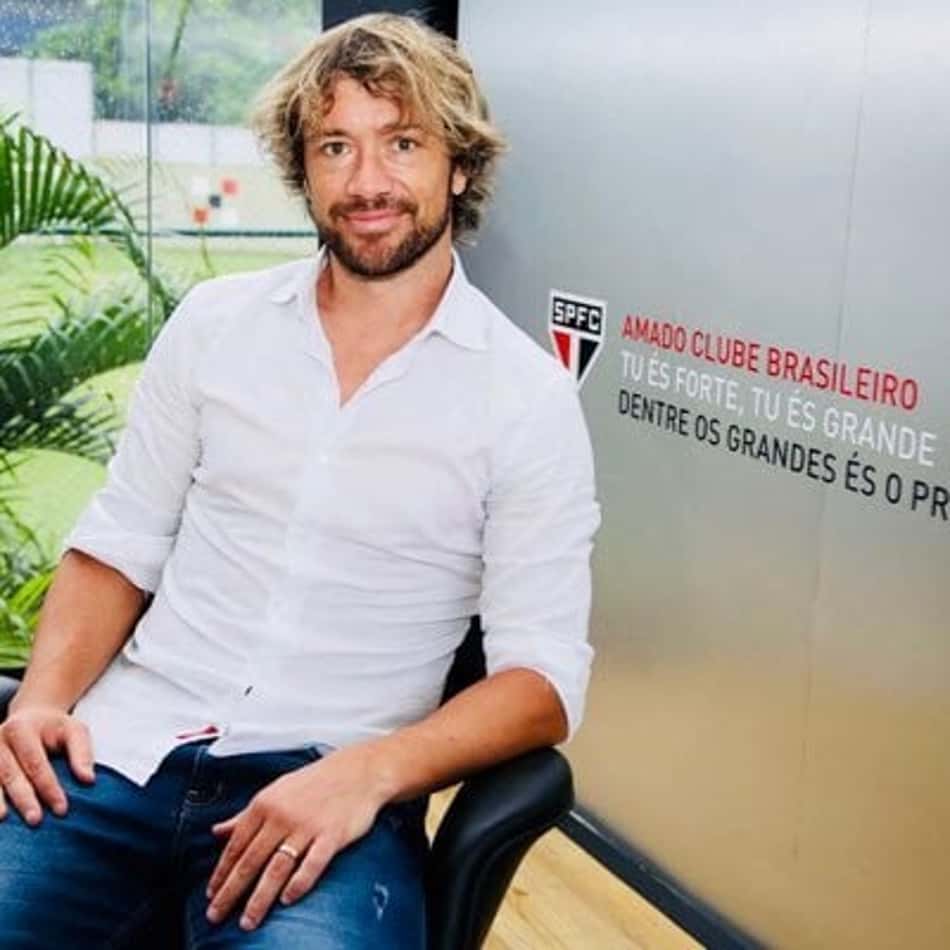 Diego Lugano critica dirigentes uruguaios: 'Pensamento medíocre'