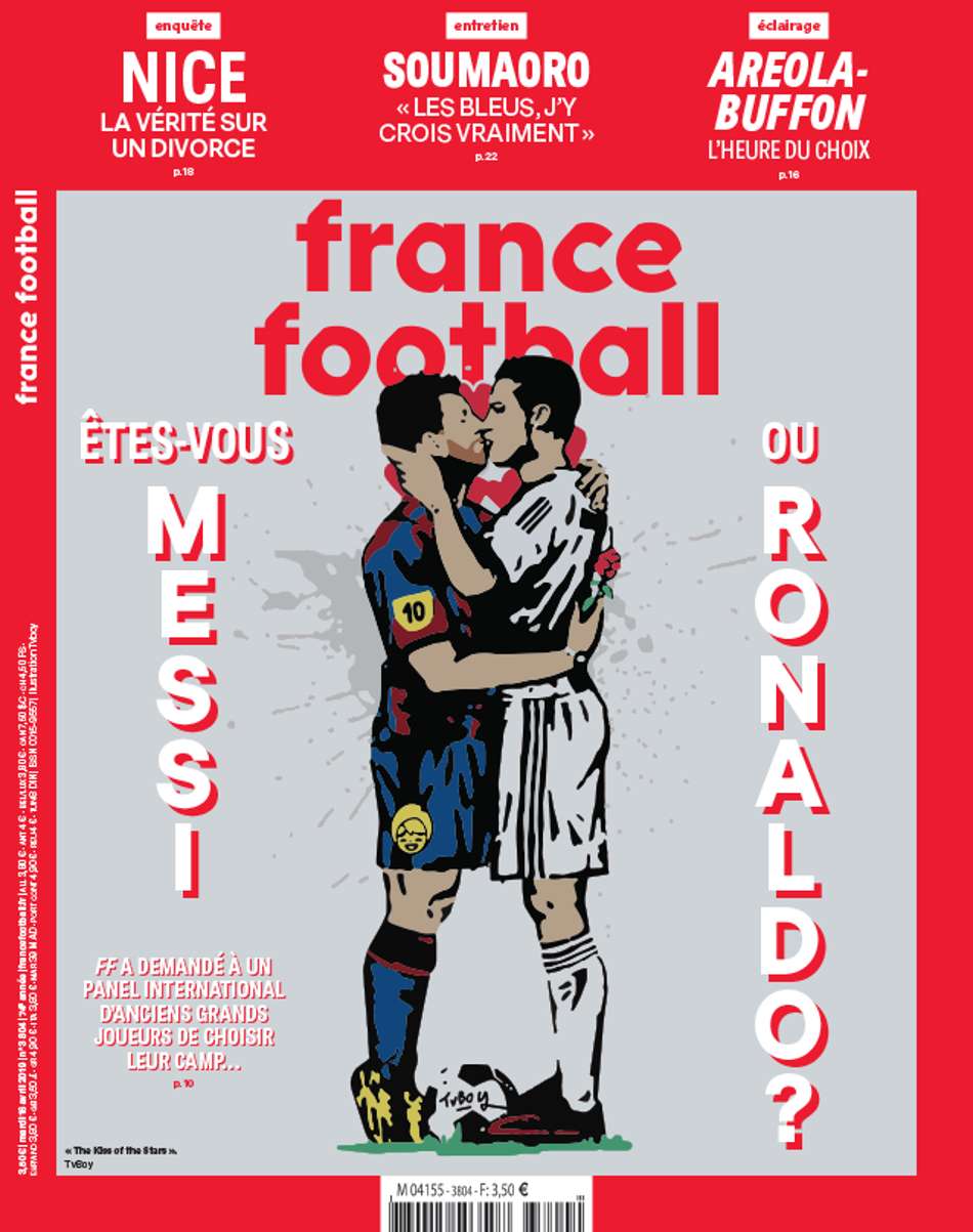 Capa da France Football estampa arte com beijo na boca entre Messi e CR7