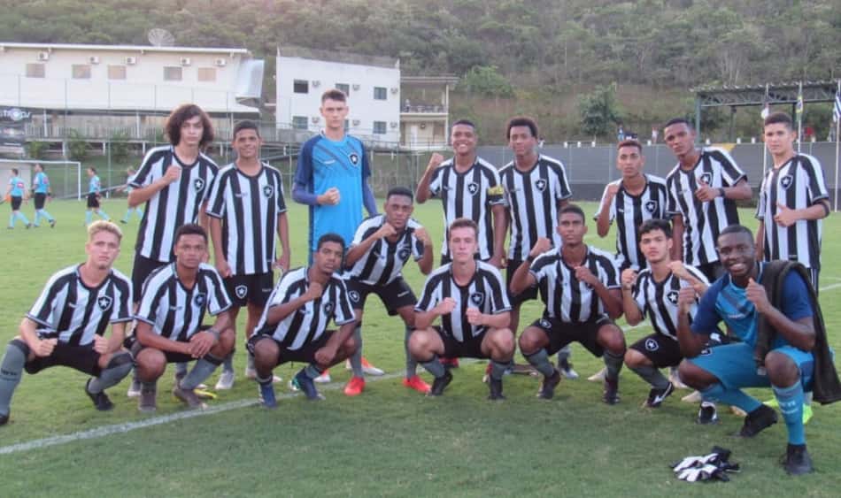Joia de 15 anos, Matheus Nascimento marca em vitória do Botafogo na estreia do Brasileiro sub-17