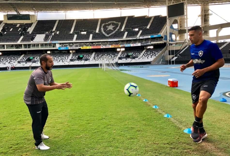 Diego Souza volta a treinar em campo e inicia a fase de transição