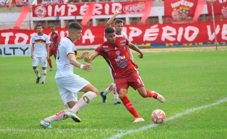 Fortaleza encaminha a contratação do atacante Jefinho