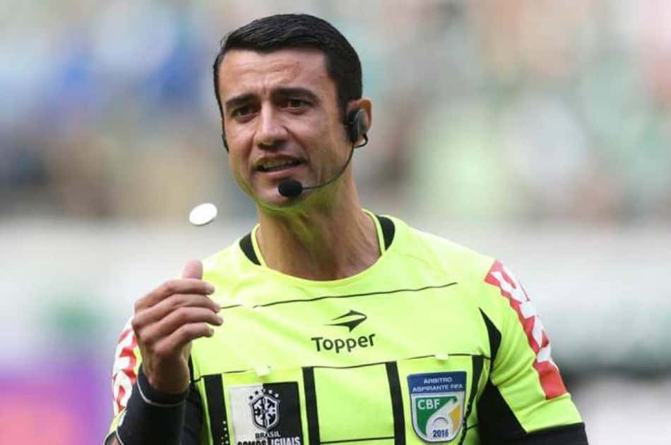 Árbitro relata ofensas de observador técnico do Corinthians após derrota para o Atlético-GO