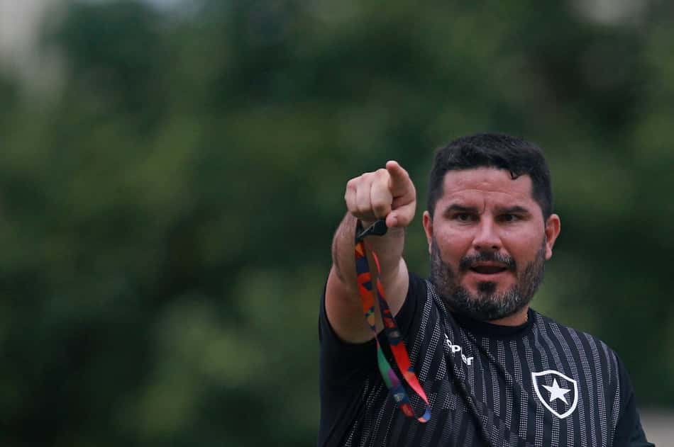 Barroca confirma time titular com duas alterações e foco na criação: 'Trabalhamos em cima disso'