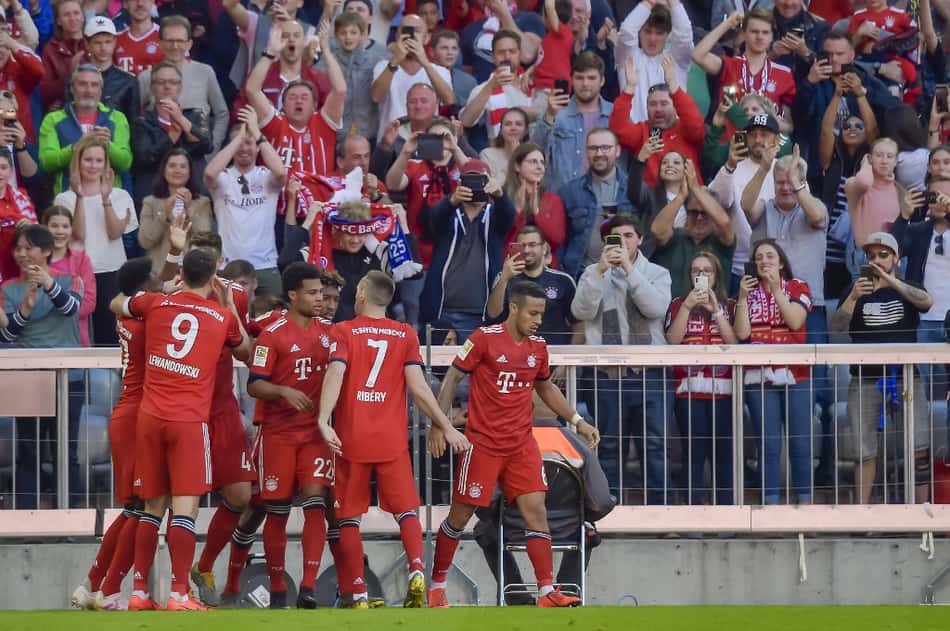 Bayern vence Werder Bremen, e segue na liderança da Bundesliga
