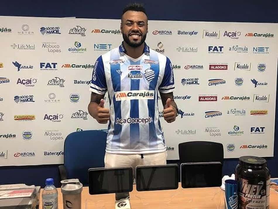 Centroavante do CSA, Cassiano comenta sobre decisão do Alagoano