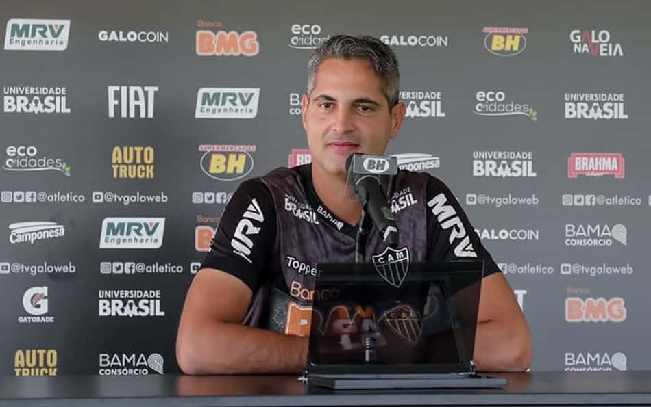Rodrigo Santana elogia postura do time e projeta jogo da Libertadores