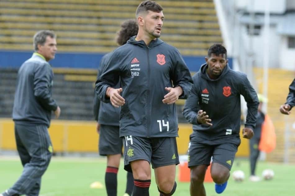 Contra LDU, Flamengo deve ter Diego no banco e Arrascaeta no time titular