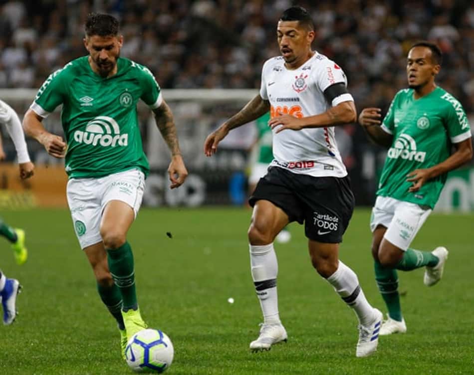 Chapecoense tenta quebrar tabu diante do Corinthians