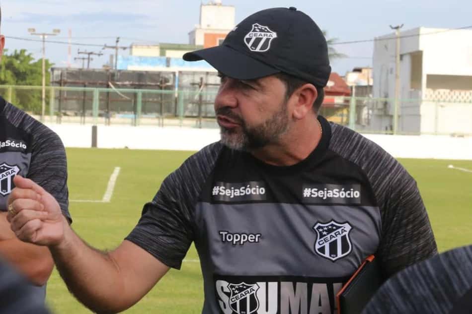 É o Cruzeiro! Torcedores comemoram possível acerto com Enderson Moreira