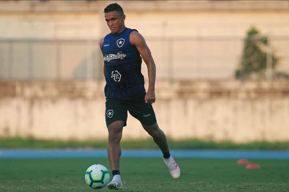 Com escassez de centroavante, Erik é esperança de gols contra o São Paulo