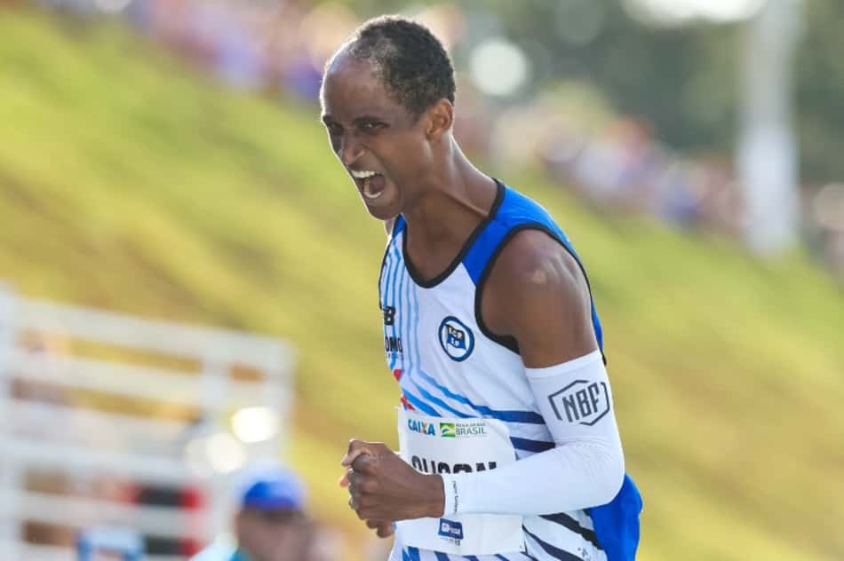 Alison dos Santos obteve o quarto melhor tempo do ano nos 400 m com barreiras no GP Brasil de Atletismo (Crédito: Ricardo Bufolin/CBAt)