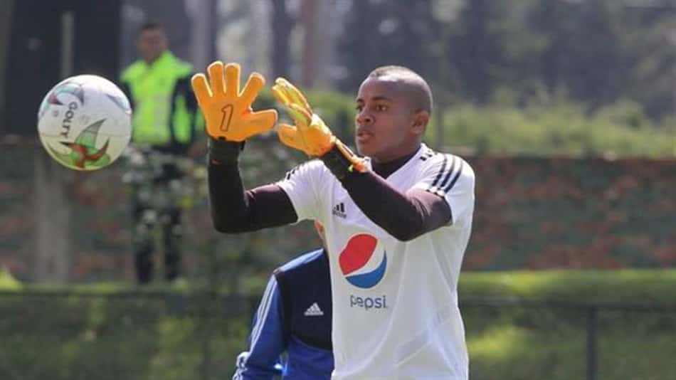 Goleiro venezuelano renova contrato com o Millonarios