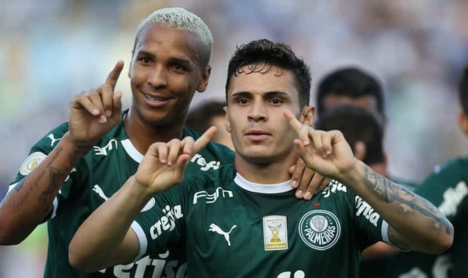 Deyverson comemora gol de Raphael Veiga: nenhum atacante balançou as redes ou deu assistências nos três últimos jogos
