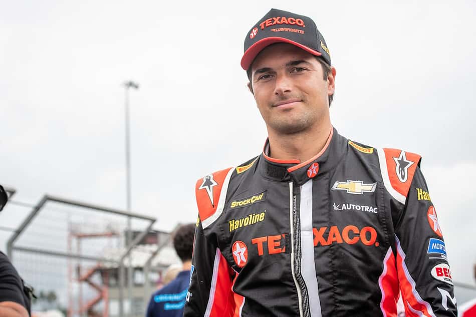 Nelsinho Piquet rechaça polêmica de camisa provocativa a Hamilton: 'Nada contra'