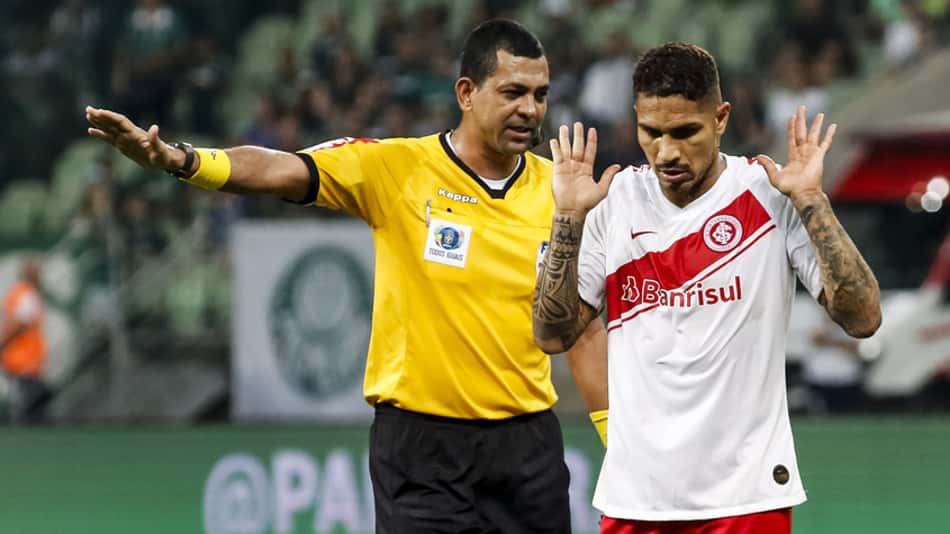 Paolo Guerrero dispara contra arbitragem e corneta Dudu