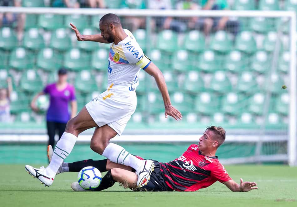 Tudo igual! Chape e Athletico empatam na Arena Condá