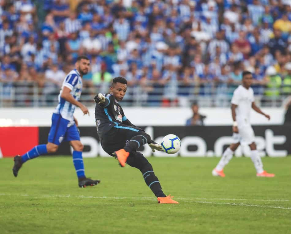 Contra o Palmeiras, Jordi pode ser o primeiro goleiro a atingir a marca de 100 defesas neste Brasileirão
