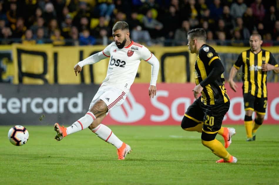 Fla empata com Peñarol e avança às oitavas da Libertadores em primeiro
