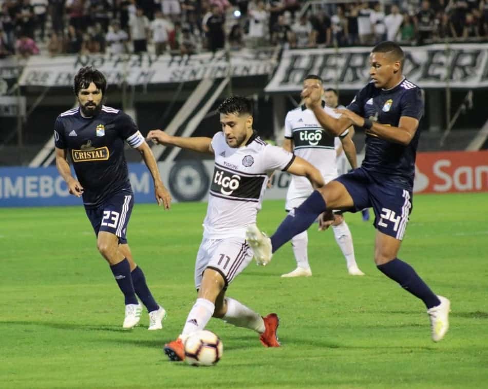 Sporting Cristal bate Olimpia, mas leva apenas a vaga na Sul-Americana