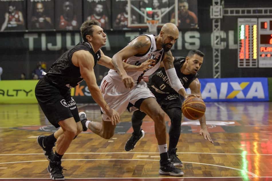 Flamengo bate Botafogo e abre vantagem por vaga na final do NBB