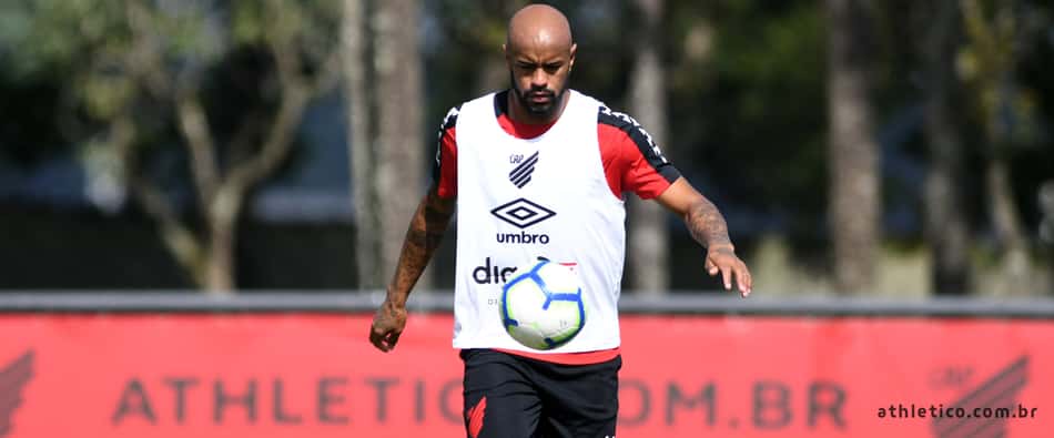 Athletico é notificado pela Conmebol por doping de dois jogadores