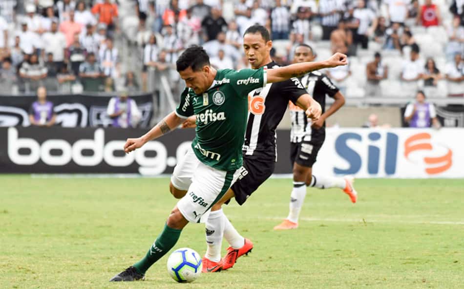 Após vaias da torcida, Rodrigo Santana defende Ricardo Oliveira