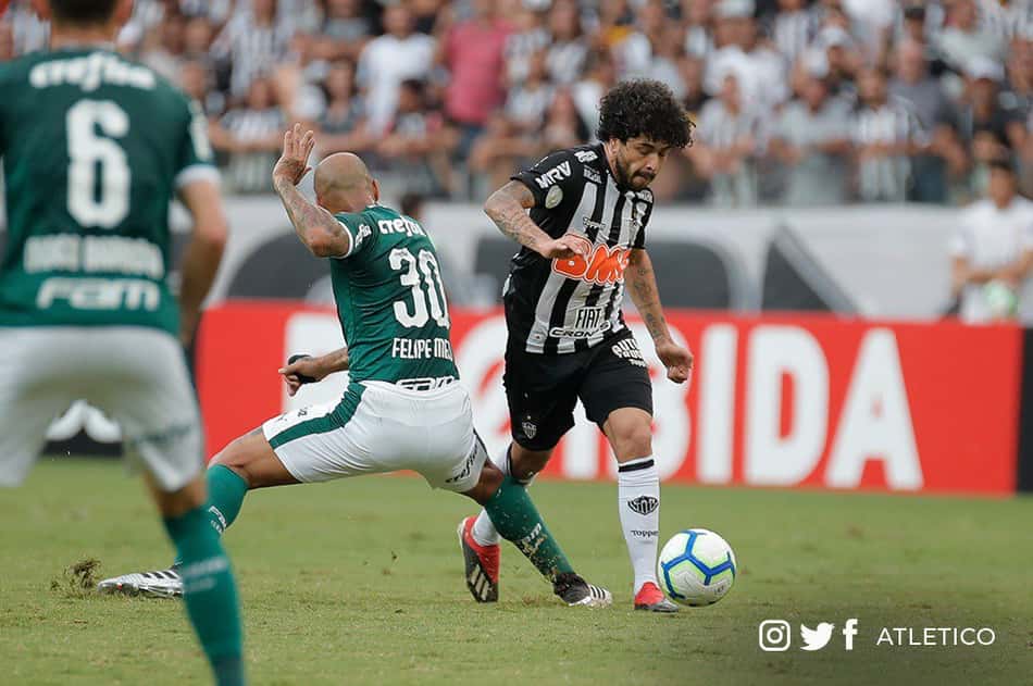 Provocado após vitória, Felipe Melo rebate torcedor atleticano: 'E o seis?!'