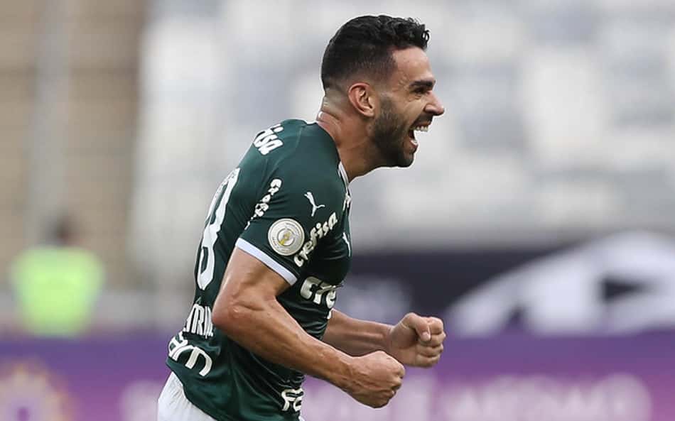 Com dois do capitão, Palmeiras bate o Atlético-MG e assume a liderança