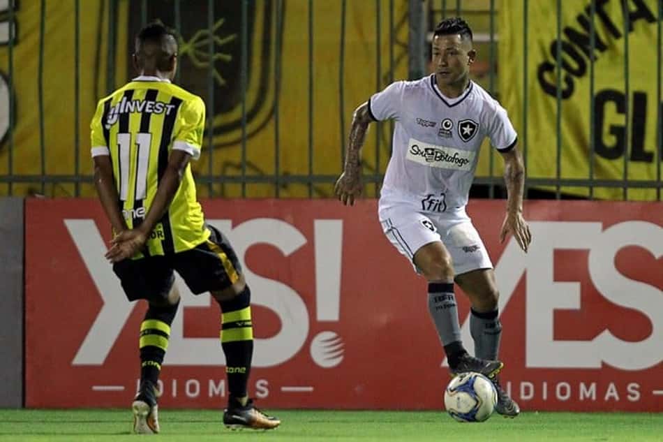 Botafogo está disposto a ouvir proposta da La U por Léo Valencia