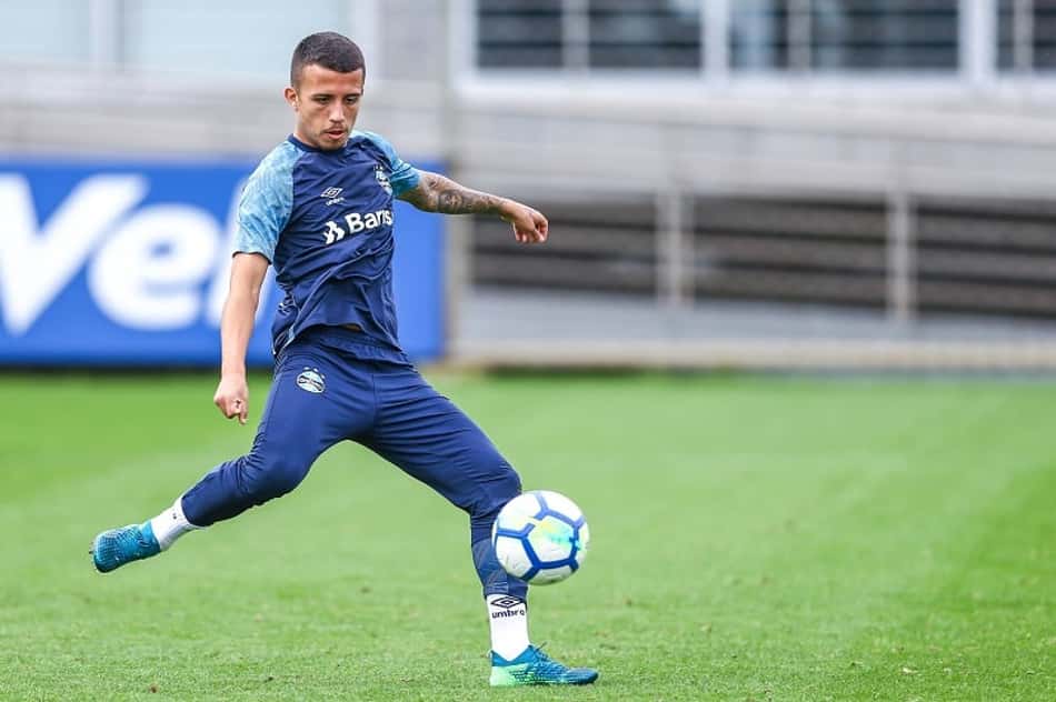 Piqué manda mensagem direta elogiando Matheus Henrique