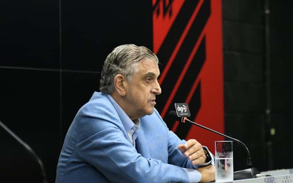Diretor da Globo diz que Athletico-PR entendeu que proposta da emissora 'não prestava' e vê acordo 'distante'
