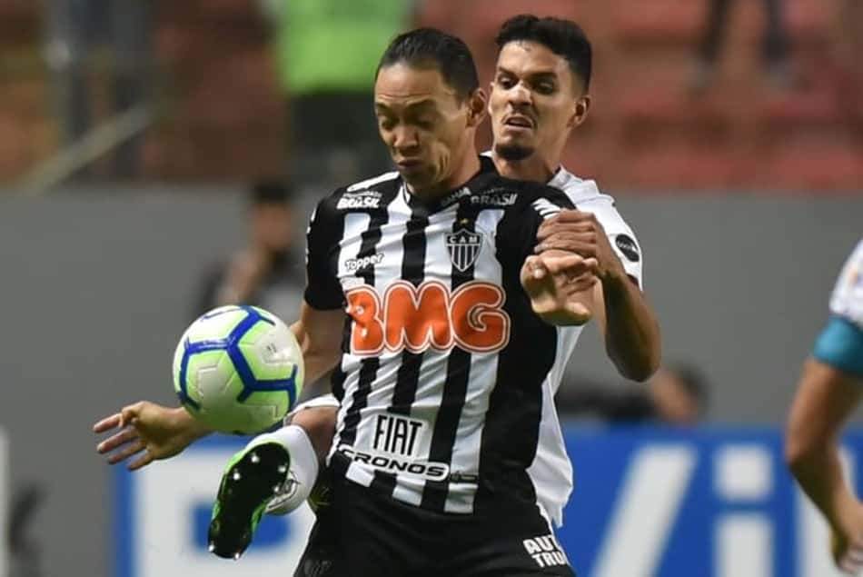 No esperado novo reencontro com o Santos, seu ex-clube e que demonstrou interesse e contratá-lo neste ano, o atacante Ricardo Oliveira decepcionou, pouco produzindo. Confira os melhores e piores do Galo na partida (notas por João Vitor Castanheira) 