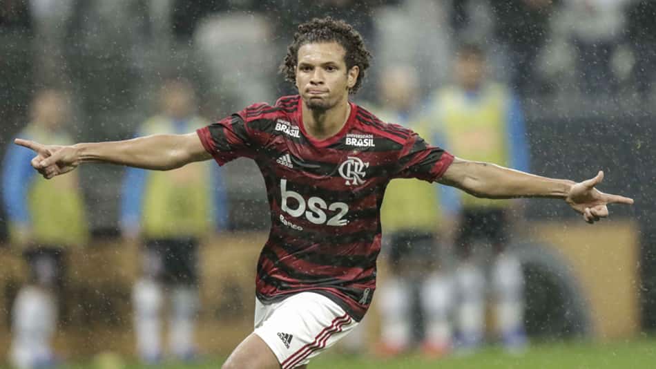 Willian Arão fez o gol da vitória do Flamengo sobre o Corinthians na noite desta quarta-feira. Veja a galeria L! 