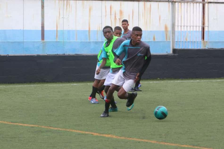 Garotos treinam no CTalentos