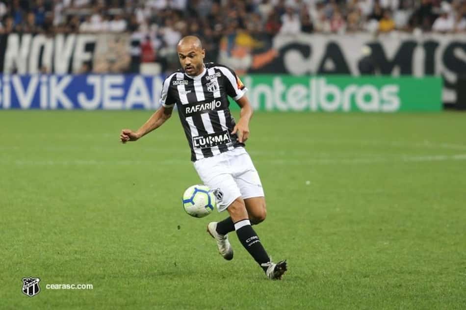 Roger termina acordo com o Ceará e deve reforçar a Ponte Preta