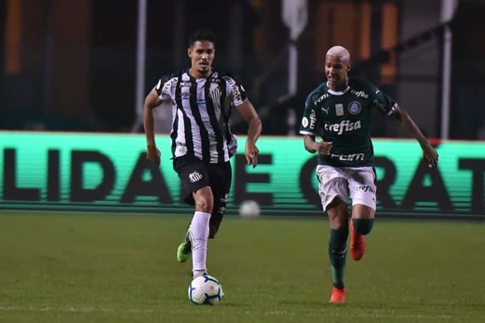 O Santos foi goleado por 4 a 0 pelo Palmeiras, na noite deste sábado, no Pacaembu. O time teve uma atuação bem abaixo do habitual e ficou sem destaques individuais - foram muitas falhas, especialmente no setor defensivo (notas por Lucas Rezende) 