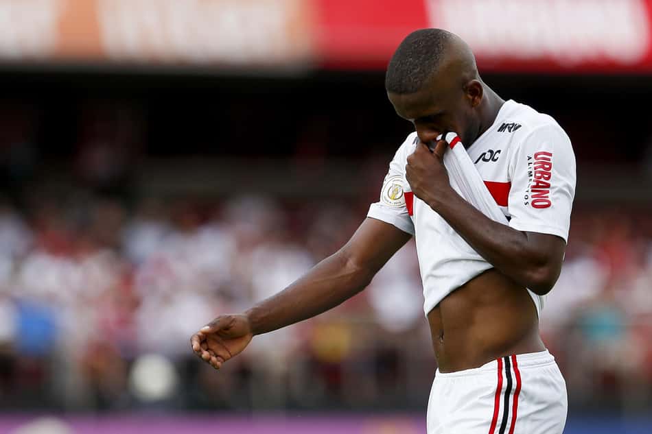 Goleiro do Bahia comenta expulsão de Toró: 'Foi, no mínimo, imprudente'