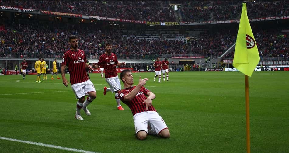 Em clima de tensão, Milan e Napoli fazem clássico pelo Italiano