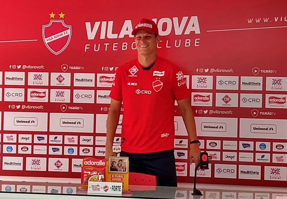 Após vitória sobre o líder, Diego Jussani mira sequência positiva do Vila Nova na Série B