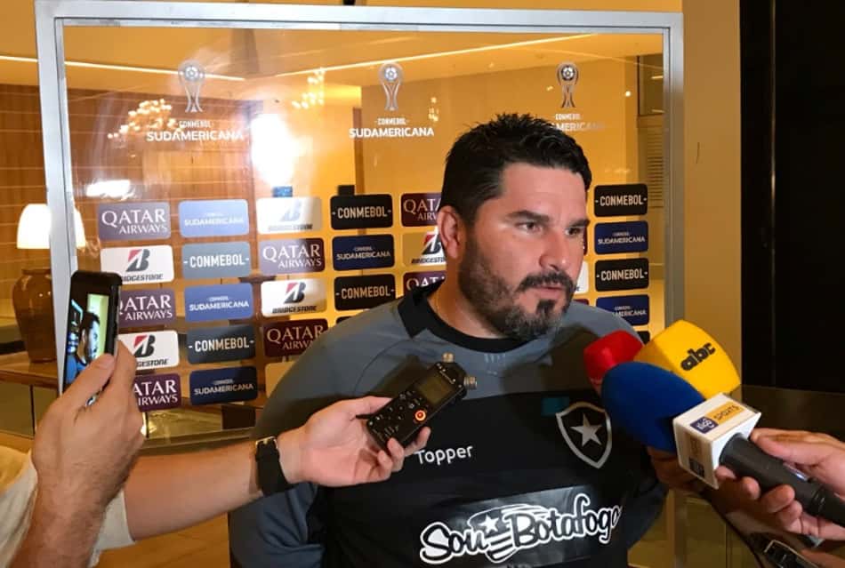 Barroca explica mudanças no Bota e salienta: 'Foco em controlar o jogo'