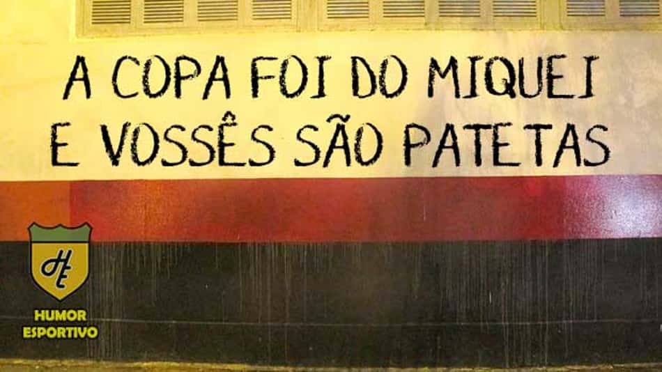 Torcedores ironizam diretor do Flamengo e adaptam pichações